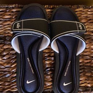 Nike comfort footbed slides
